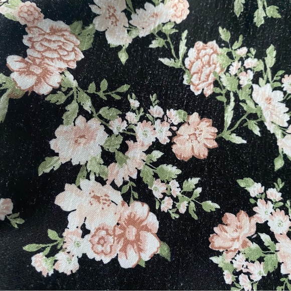 FOREVER 21 FLORAL SKATER MINI SKIRT - Picture 4 of 5